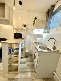 
                                                                                        Location
                                                                                         Studio meublé, refait à neuf proche gare