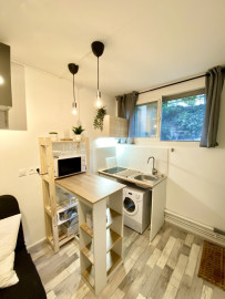 
                                                                                        Location
                                                                                         Studio meublé, refait à neuf proche gare