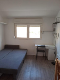 
                                                                                        Location
                                                                                         Studio meublé refait à neuf- Saxe Gambetta