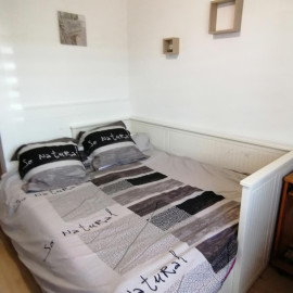 
                                                                                        Location
                                                                                         Studio meublé rénové 18 m²  Calme – Tout équipé