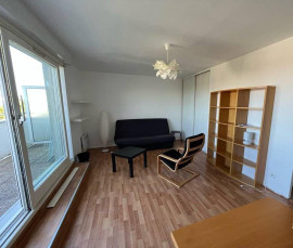
                                                                                        Location
                                                                                         Studio meublé rénové 33 m² avec terrasse de 7m²