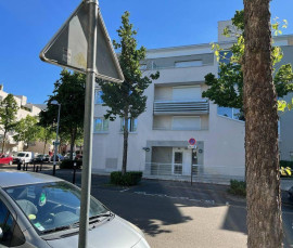 
                                                                                        Location
                                                                                         Studio meublé rénové 33 m² avec terrasse de 7m²