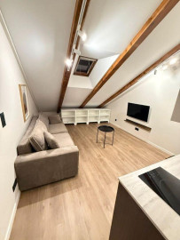 
                                                                                        Location
                                                                                         Studio meublé rénové avec accès jardin – Étudiants