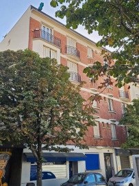 
                                                                                        Location
                                                                                         Studio meublé rénové de 22 m² avec petit balcon