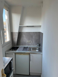 
                                                                                        Location
                                                                                         Studio meublé rénové en dernier étage - Courbevoie
