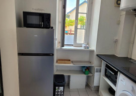 
                                                                                        Location
                                                                                         Studio meublé tout équipé