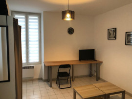 
                                                                                        Location
                                                                                         Studio meublé tout équipé