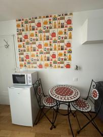 Location
Studio meublé - tout équipé - village de montmatre (loyer tout inclus)