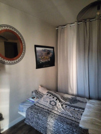 
                                                                                        Location
                                                                                         Studio meublé + Véranda, chauffage compris, Calme