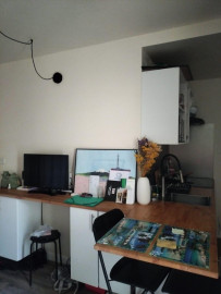 
                                                                                        Location
                                                                                         Studio meublé + Véranda, chauffage compris, Calme