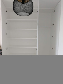 
                                                                                        Location
                                                                                         Studio meublé, vue exceptionnelle, rue commerçante