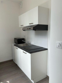 
                                                                                        Location
                                                                                         Studio neuf meublé au RDC