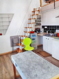 
                                                                                        Location
                                                                                         Studio pour étudiant : équipement complet, fibre