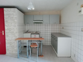 
                                                                                        Location
                                                                                         Studio proche Pirmil et commodités