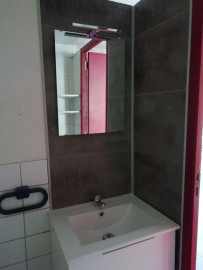 
                                                                                        Location
                                                                                         Studio proche Pirmil et commodités