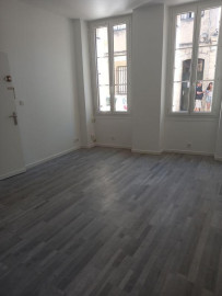 
                                                                                        Location
                                                                                         Studio proche Victoire