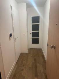 
                                                                                        Location
                                                                                         Studio quasi neuf de 33m² avec balcon