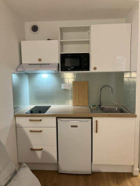 
                                                                                        Location
                                                                                         Studio refait à neuf 21m2