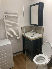 
                                                                                        Location
                                                                                         Studio refait à neuf 21m2