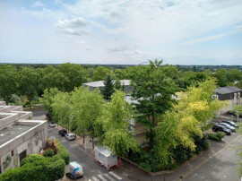 
                                                                                        Location
                                                                                         Studio refait à neuf