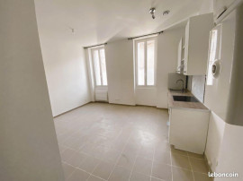 
                                                                                        Location
                                                                                         Studio refait à neuf à louer à Marseille 3è