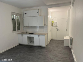 
                                                                                        Location
                                                                                         Studio refait à Neuf à Pantin