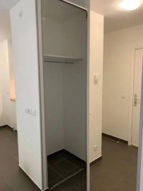 
                                                                                        Location
                                                                                         Studio refait à neuf, calme avec terrasse