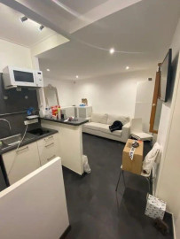 
                                                                                        Location
                                                                                         Studio refait à neuf, lumineux, belle cour