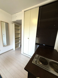 Location
Studio refait à neuf - Tour Eiffel (loyer tout inclus)