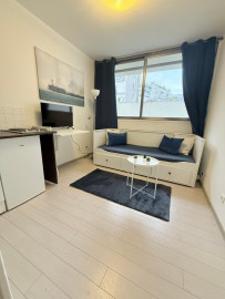 Location
Studio refait à neuf - Tour Eiffel (loyer tout inclus)