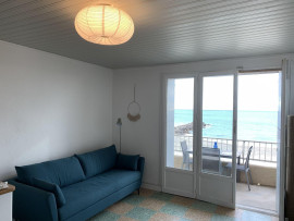 
                                                                                        Location
                                                                                         Studio refait neuf vue mer 1ere ligne Palavas