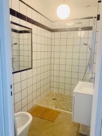 
                                                                                        Location
                                                                                         Studio refait neuf vue mer 1ere ligne Palavas