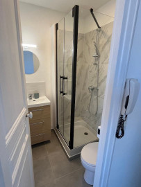 
                                                                                        Location
                                                                                         Studio rénové et meublé avec clim et lave linge