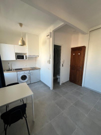 
                                                                                        Location
                                                                                         Studio rénové et meublé avec clim et lave linge