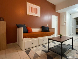 
                                                                                        Location
                                                                                         Studio rénové meublé 26m2 avec parking en sous-sol