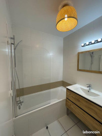 
                                                                                        Location
                                                                                         Studio rénové meublé 26m2 avec parking en sous-sol