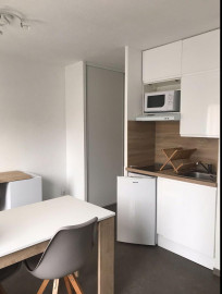 
                                                                                        Location
                                                                                         Studio rénové meublé