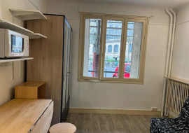 
                                                                                        Location
                                                                                         Studio rénové meublé de 12 m² avec douche et WC