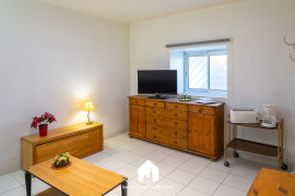 
                                                                                        Location
                                                                                         Studio Roucas