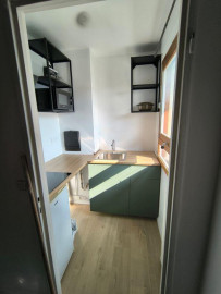 
                                                                                        Location
                                                                                         Studio Rueil centre 24 m² Parking et Balcon