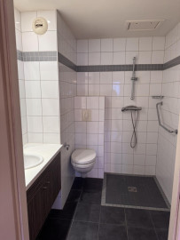 
                                                                                        Location
                                                                                         Studio séniors