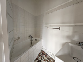 
                                                                                        Location
                                                                                         Studio spacieux