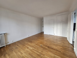 
                                                                                        Location
                                                                                         Studio spacieux