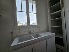 
                                                                                        Location
                                                                                         Studio spacieux