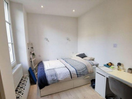 
                                                                                        Location
                                                                                         Studio très calme et très bien placé