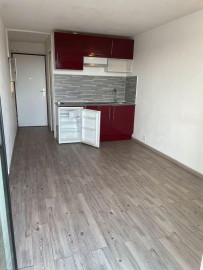 
                                                                                        Location
                                                                                         Studio très lumineux 19m² Barrière d'Arès