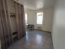 
                                                                                        Location
                                                                                         Studio très lumineux