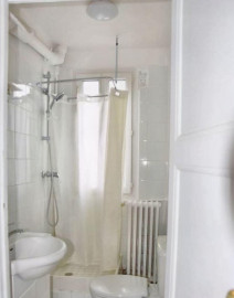 
                                                                                        Location
                                                                                         Studio très lumineux