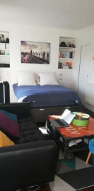 
                                                                                        Location
                                                                                         Studio très lumineux, exposé plein sud