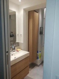 
                                                                                        Location
                                                                                         Studio très lumineux, exposé plein sud